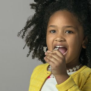 Chegou a vez do seu baixinho, O Invisalign First é o primeiro aparelho transparente desenvolvido especificamente para pacientes em crescimento