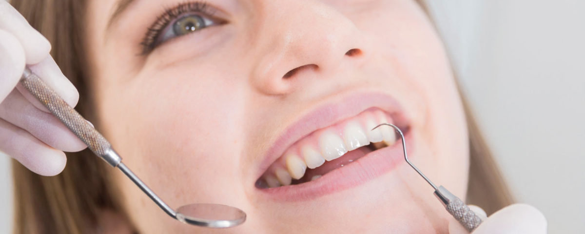 Implante dentário com mau cheiro: como higienizar o implante dentário?